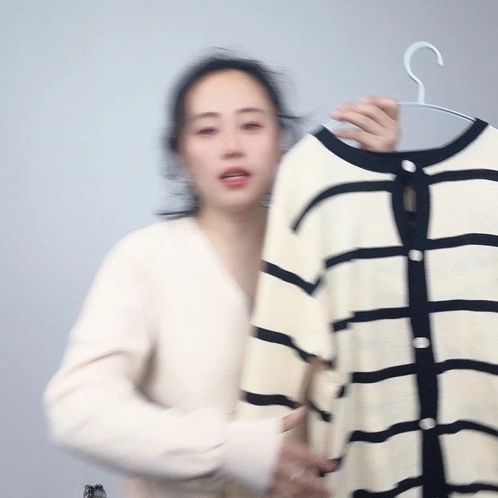 漂亮的美女穿的衣服