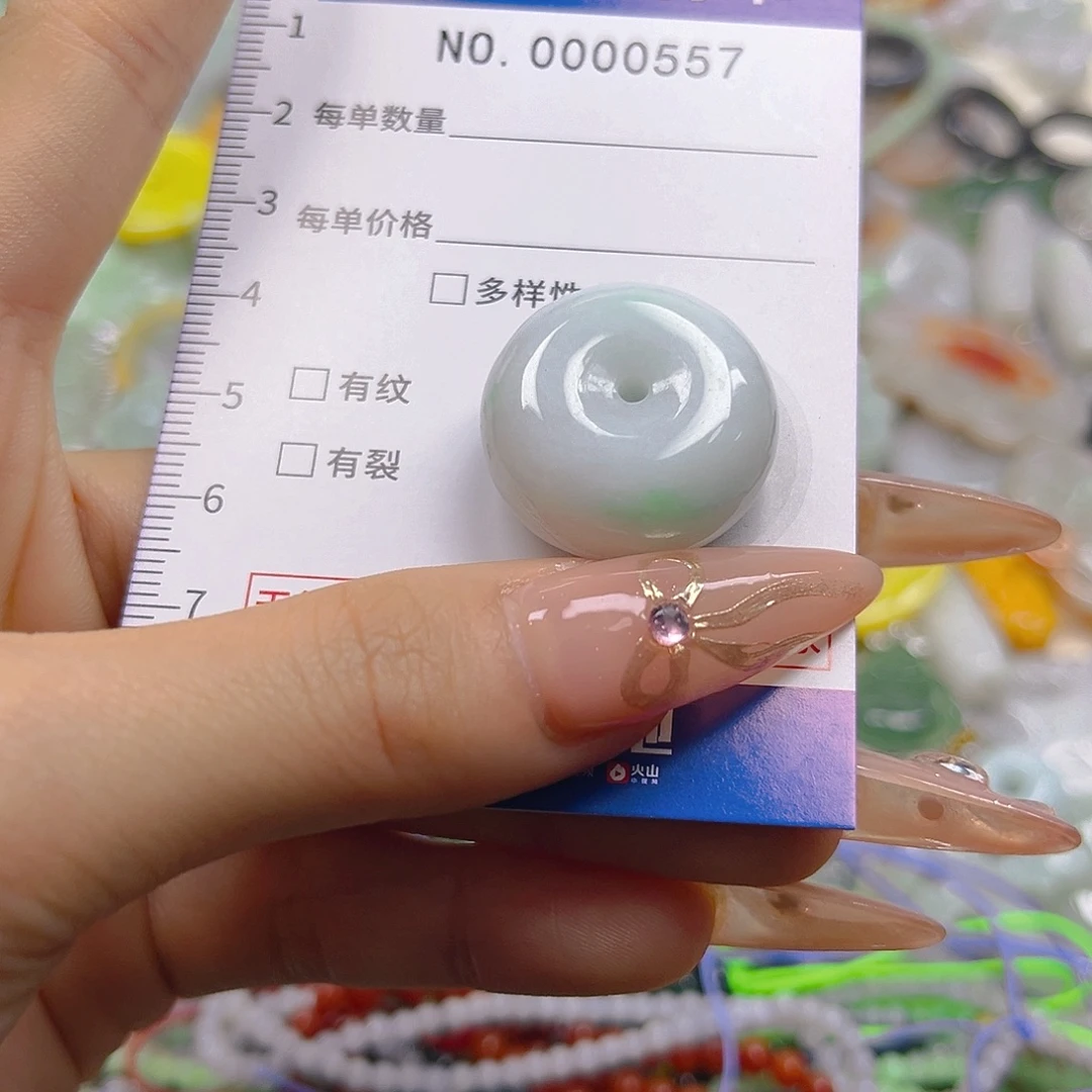 翡翠未镶嵌颈饰hhh