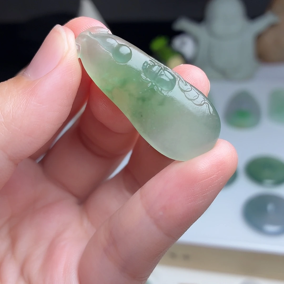 颈饰未镶嵌翡翠正冰飘绿花福瓜