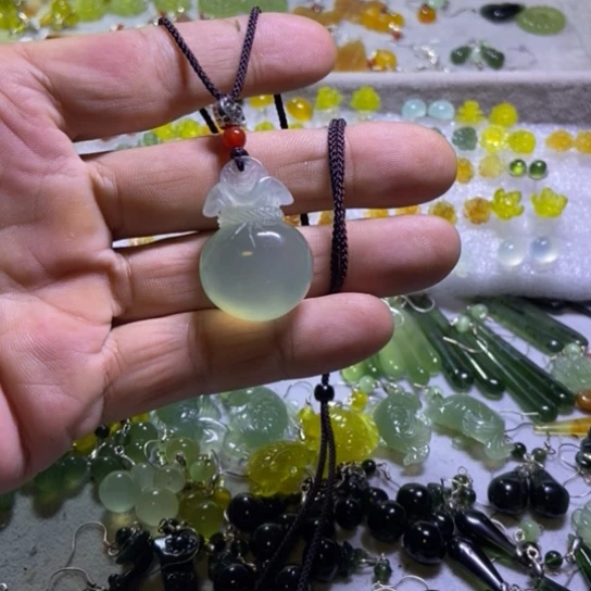 合金蛇纹石玉耳钉