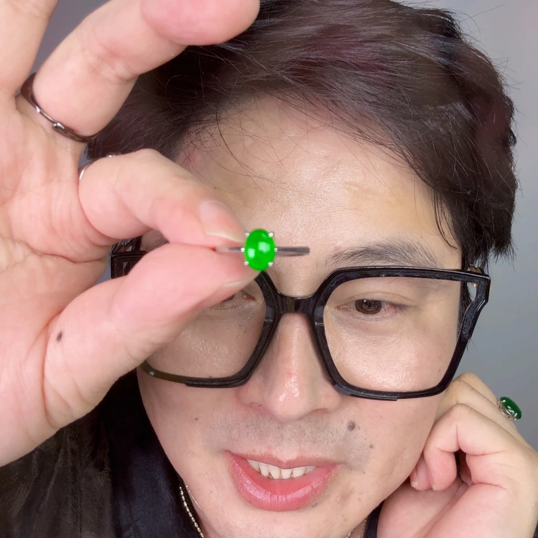 颈饰未镶嵌翡翠一件