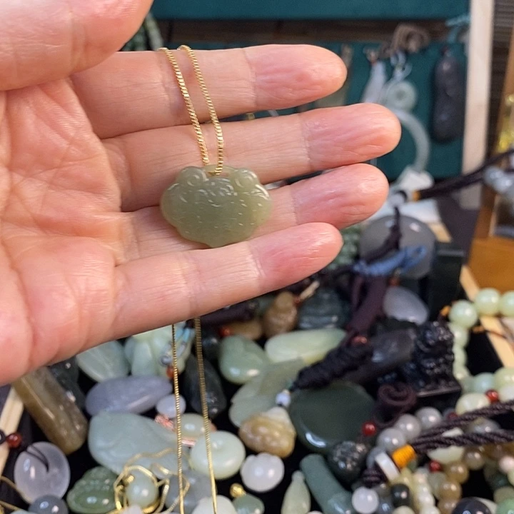 鹿***南和田玉（青玉）未镶嵌颈饰