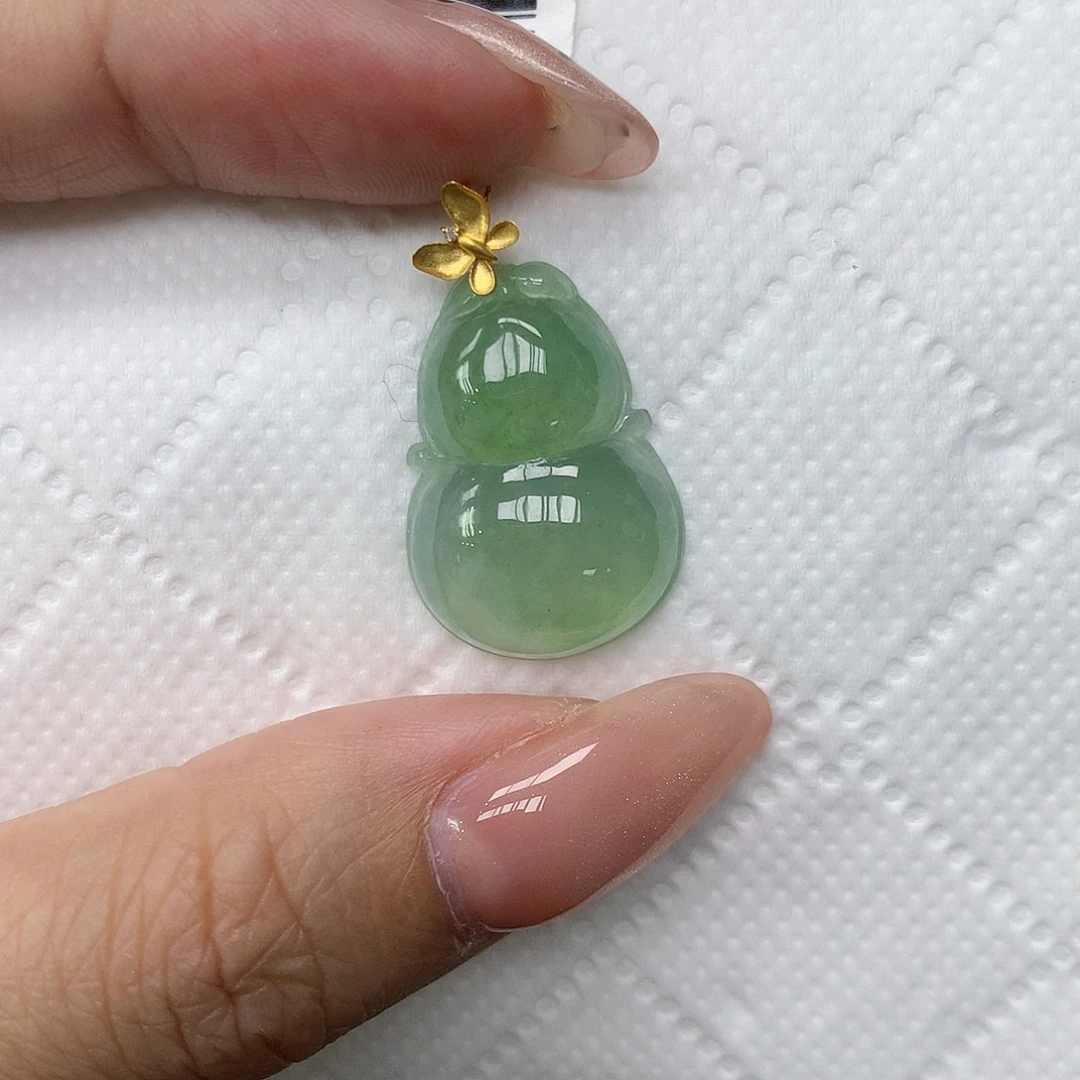 颈饰18K金镶嵌翡翠