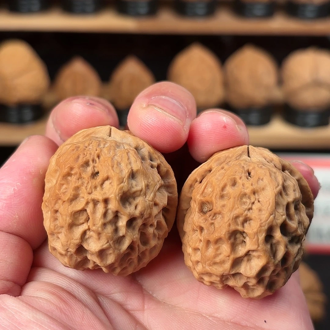 文玩核桃吊坠赖皮石