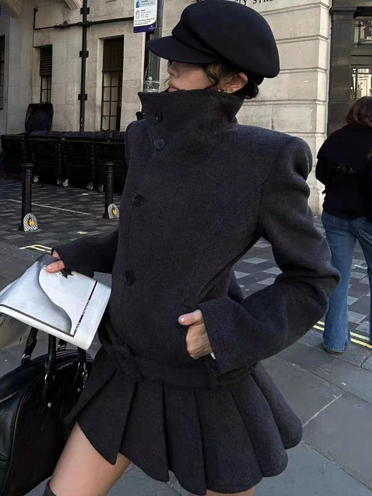 【奥莉】2025秋冬：学院风立领毛呢外套短裙套装6388