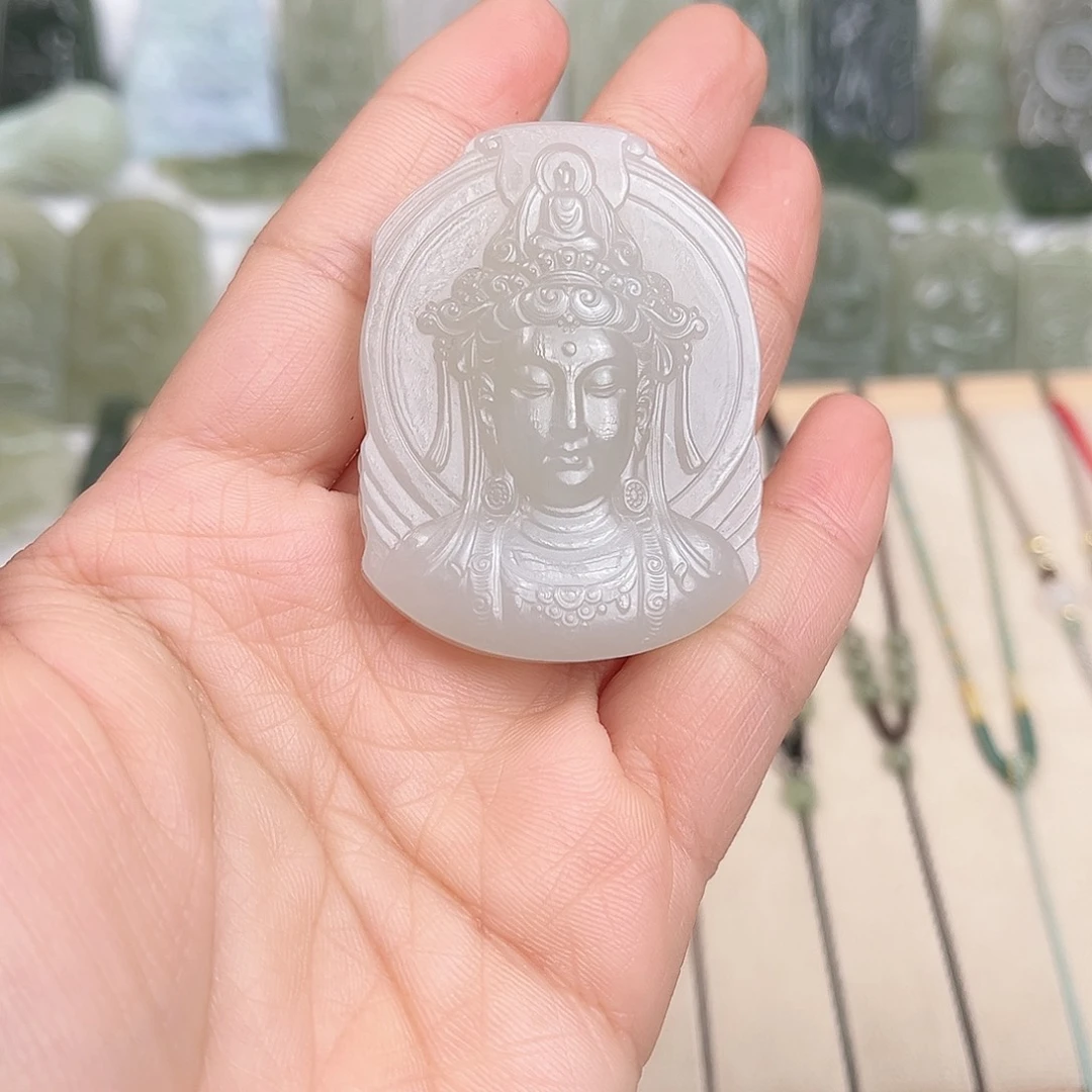 郑***霄和田玉未镶嵌颈饰