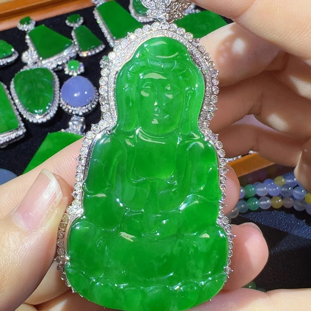 翡翠18K金镶嵌颈饰