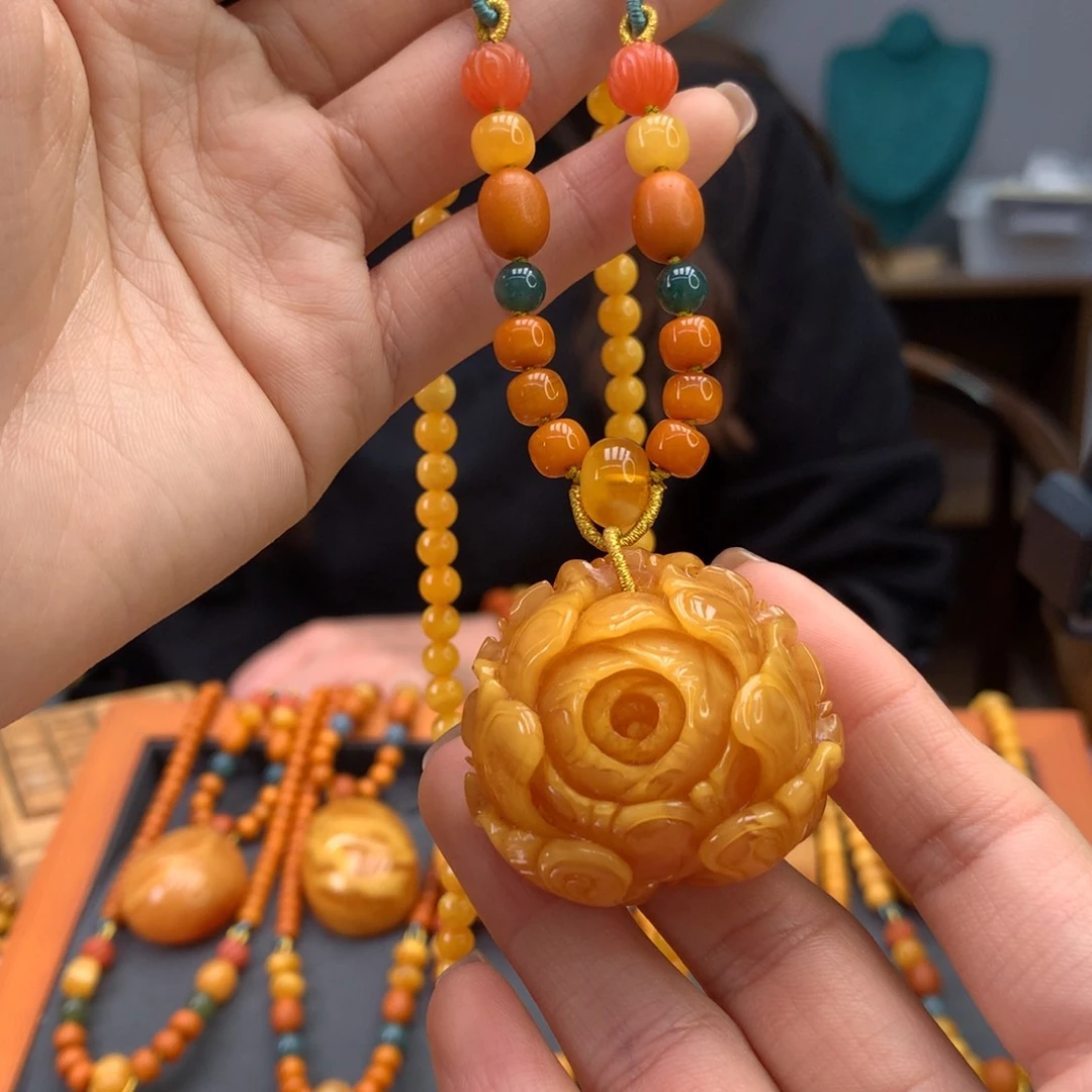 蜜蜡颈饰未镶嵌牡丹花