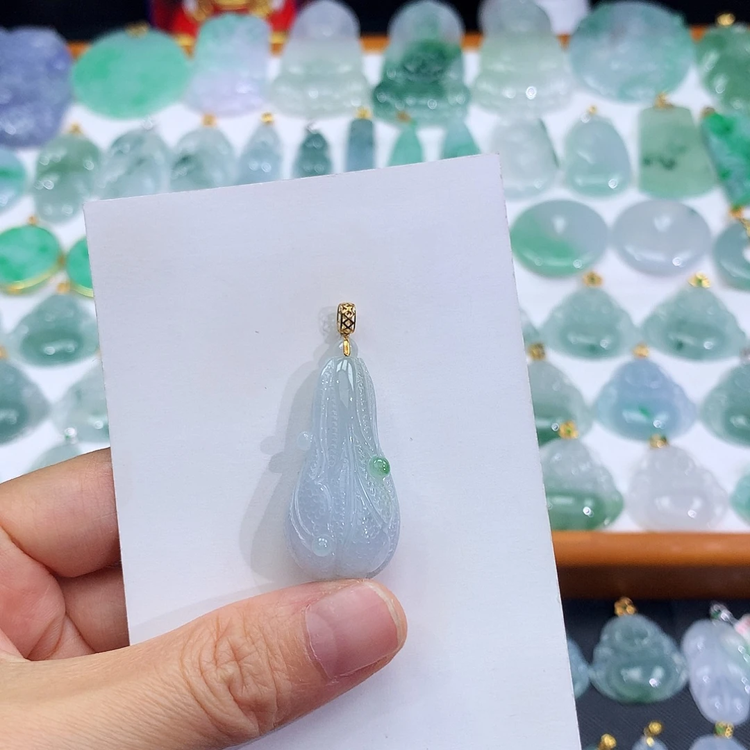 翡翠18K金镶嵌颈饰翡翠吊坠