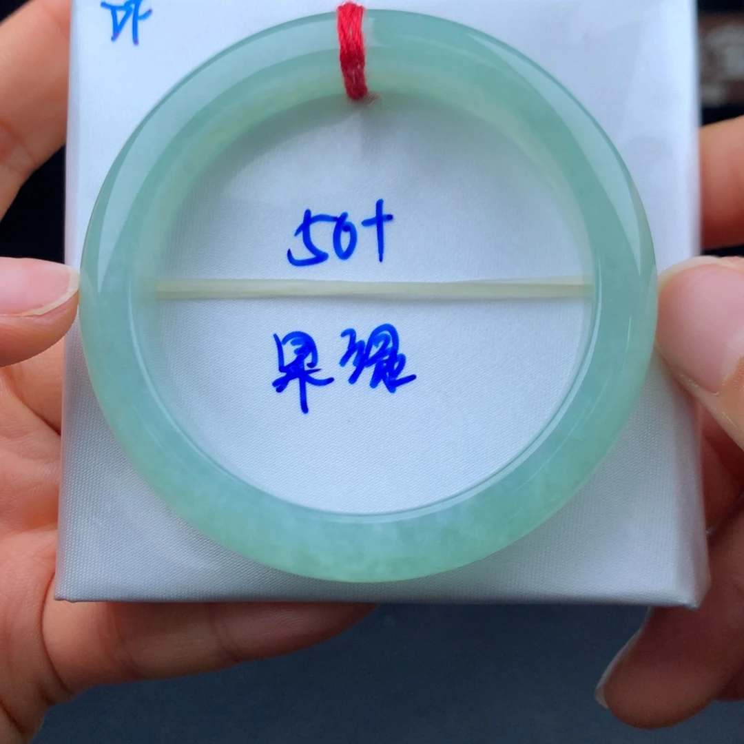 翡翠手镯未镶嵌果绿色