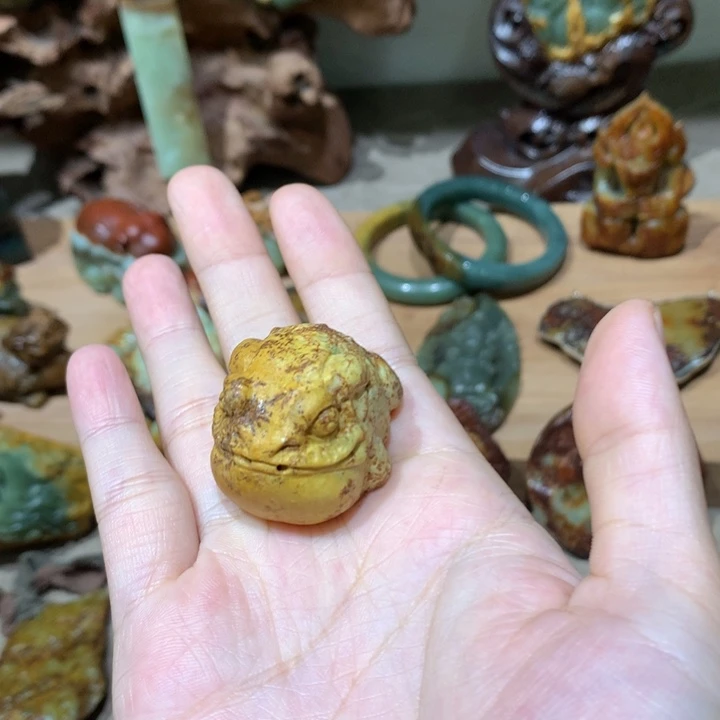 未镶嵌岫岩河磨玉(透闪石质玉)把件