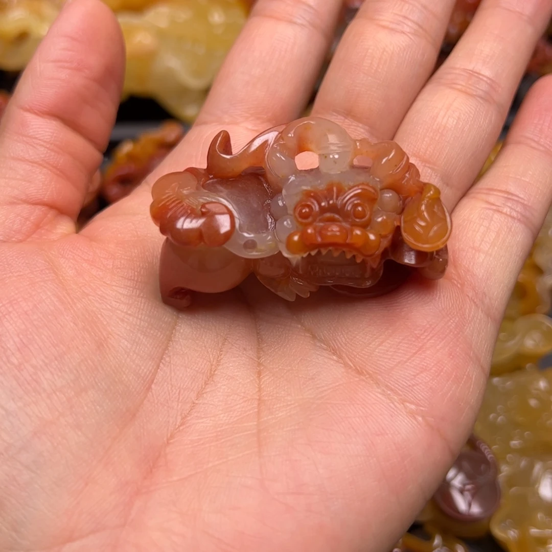 未镶嵌石英质玉（黄龙玉）颈饰