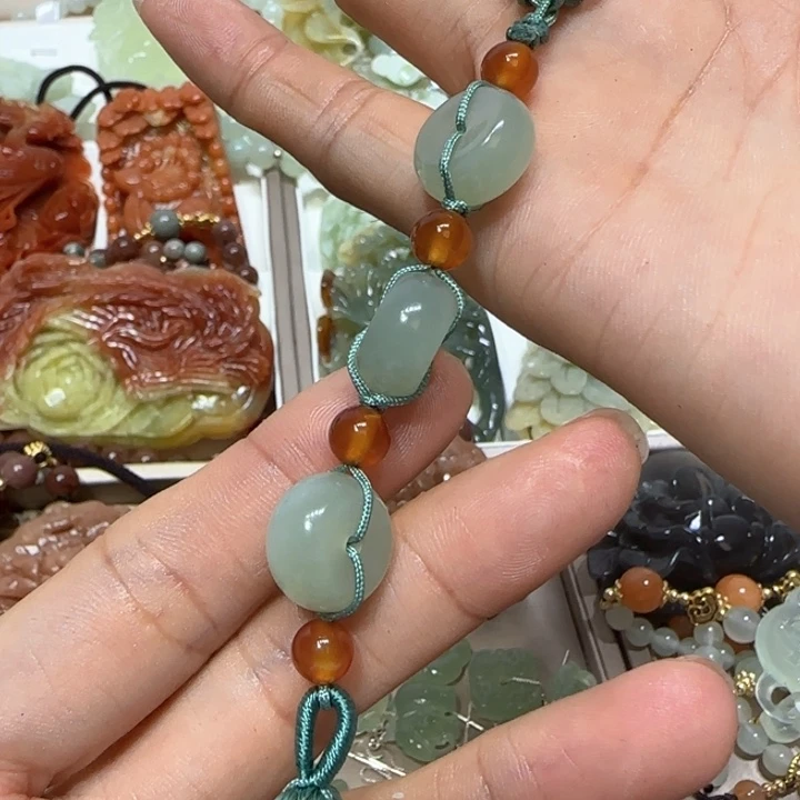 蛇纹石玉未镶嵌吊坠