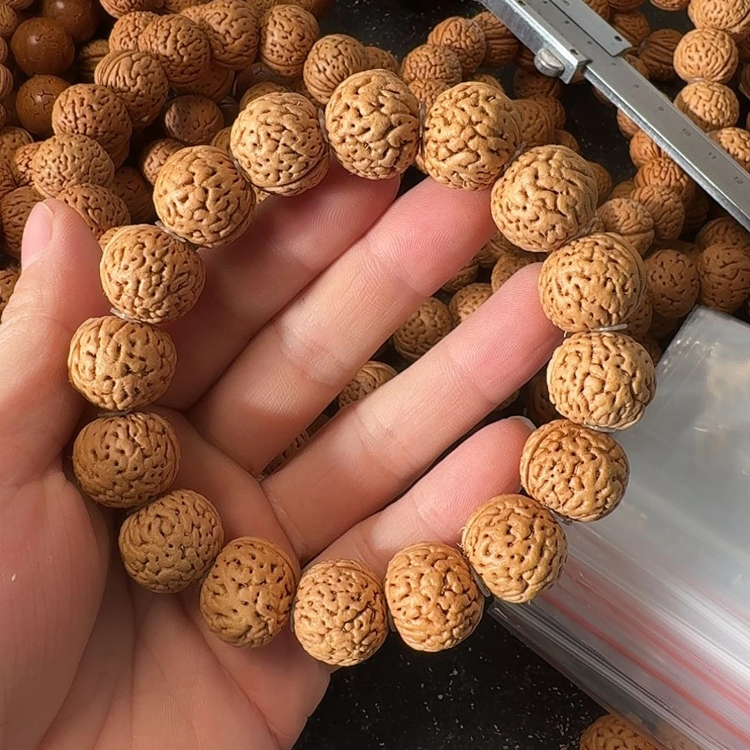 牛***哇吊坠桃核野生手串