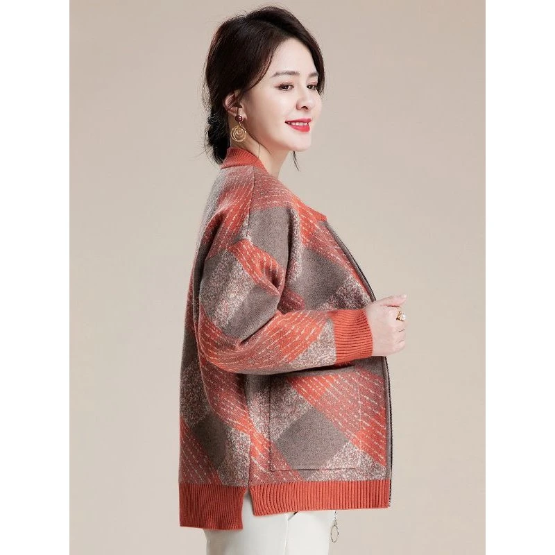 潮牌轻奢妈妈春秋外套洋气短款2025休闲50中老年岁针织开衫女时尚