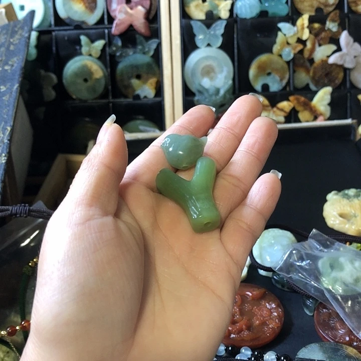 岫玉未镶嵌岫玉挂件