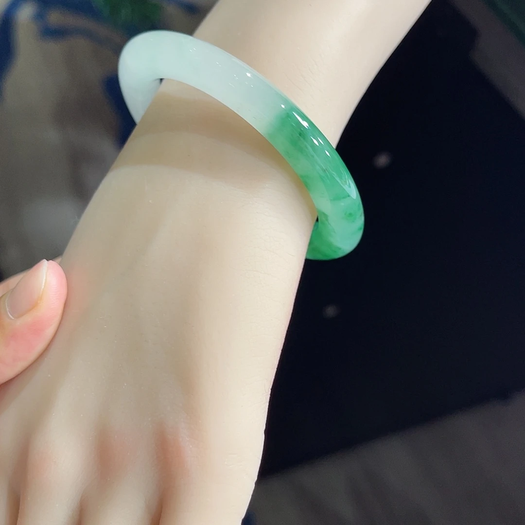 石英质玉未镶嵌手镯