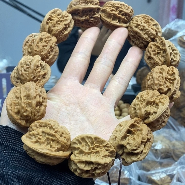 文玩核桃把件32.5磐石手持蜡皮油