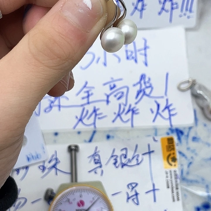 淡水珍珠耳饰银S925镶嵌许**。