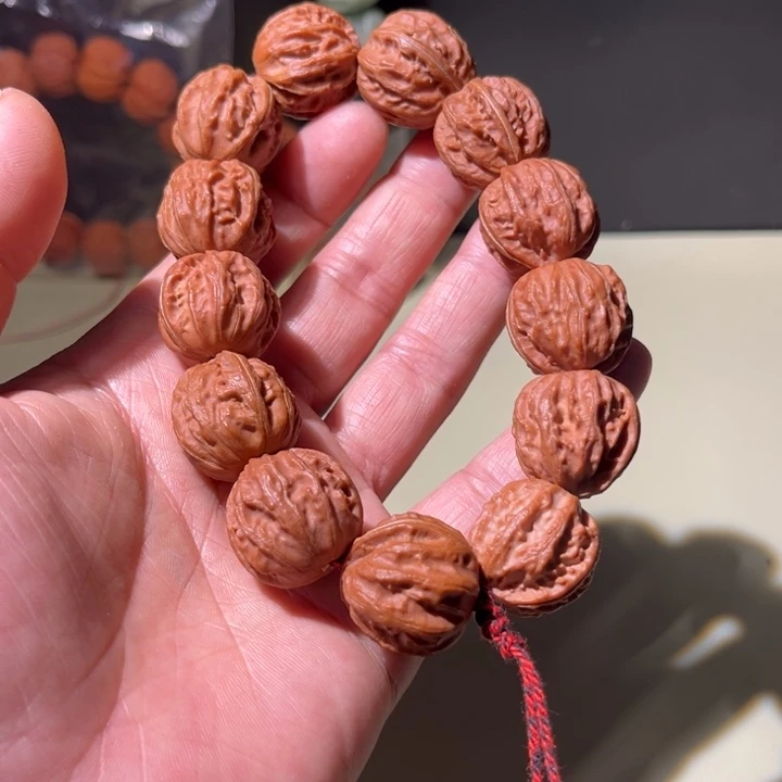 手串文玩核桃…………3