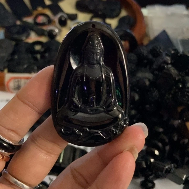 翡翠未镶嵌颈饰大漏瑕疵