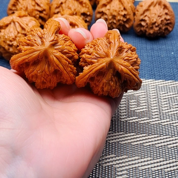 消***失文玩核桃吊坠三棱