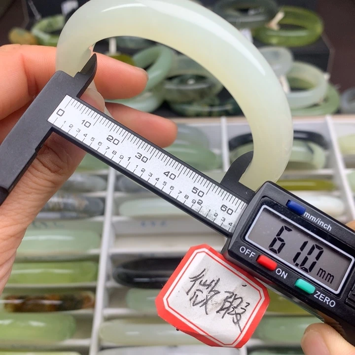 蛇纹石玉未镶嵌手镯619