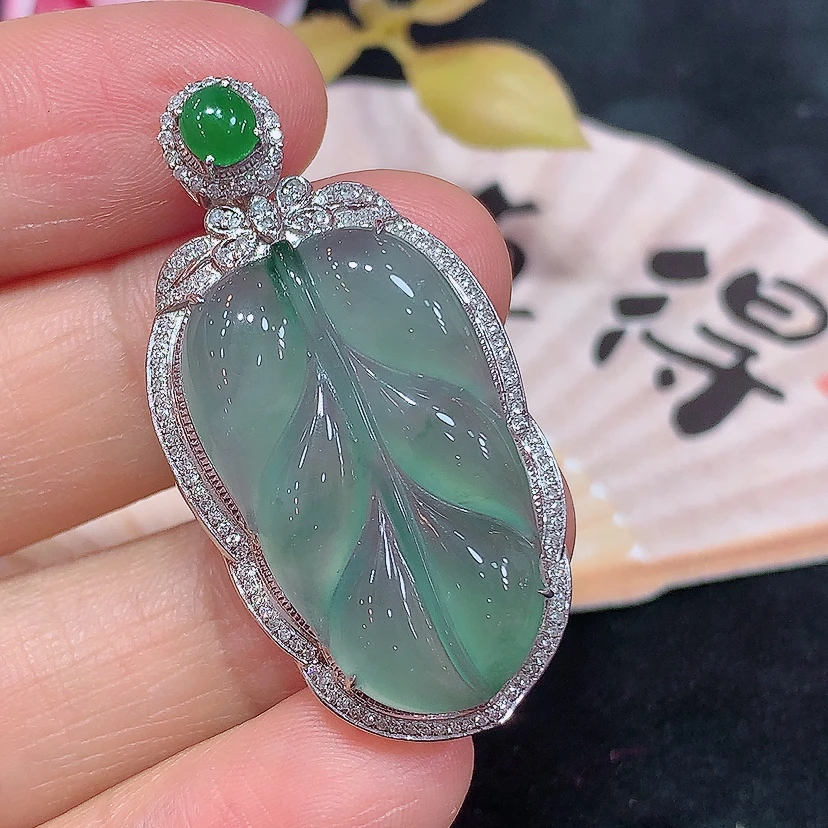 18k金天然A货翡翠大树叶吊坠经典时尚简约大气