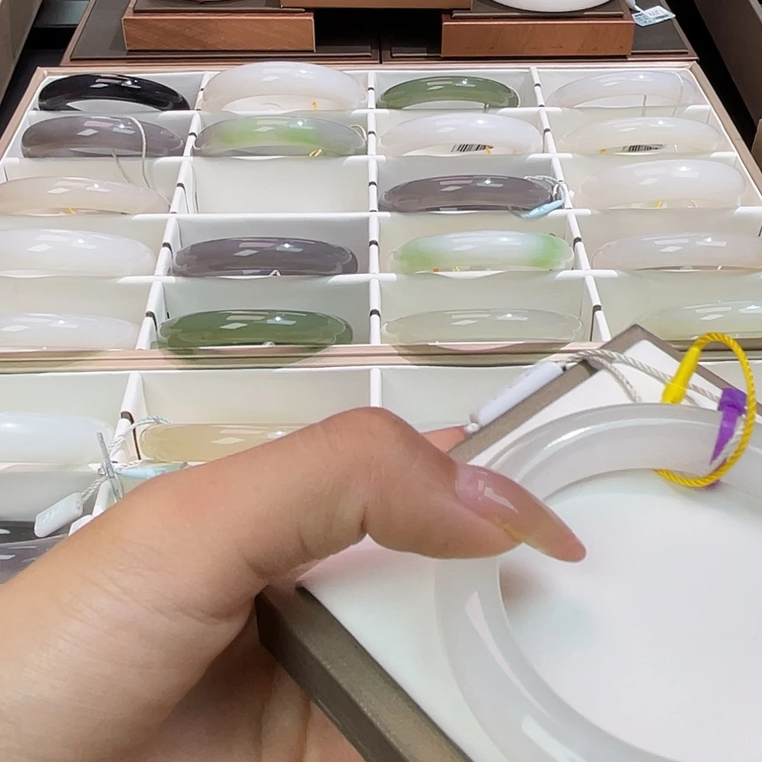 和田玉未镶嵌手镯（开口镯）