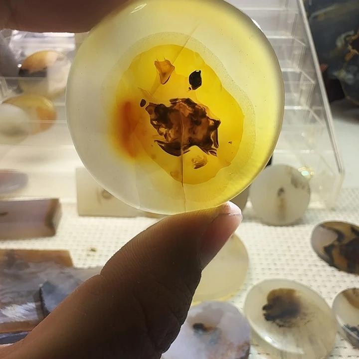 玛瑙/玉髓未镶嵌珠宝奇石