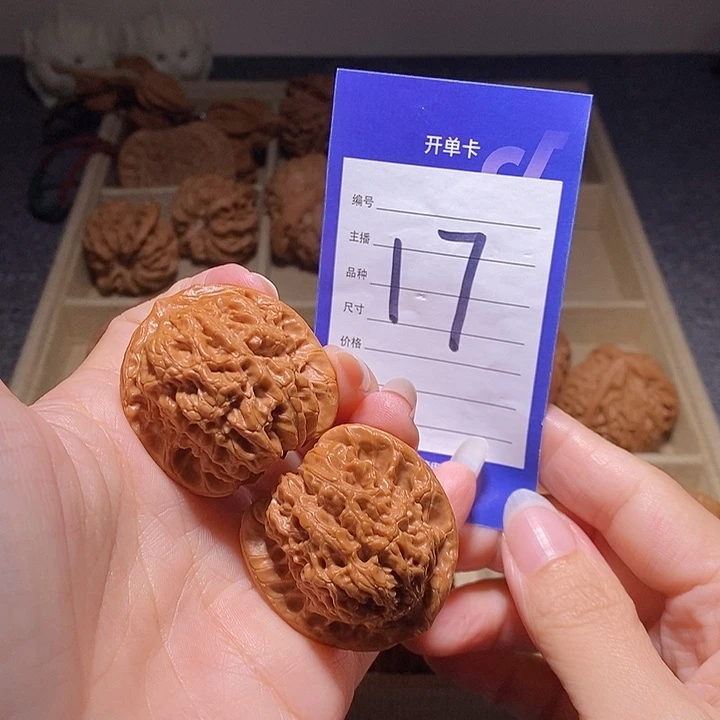 文玩核桃把件血麒麟全品37左右