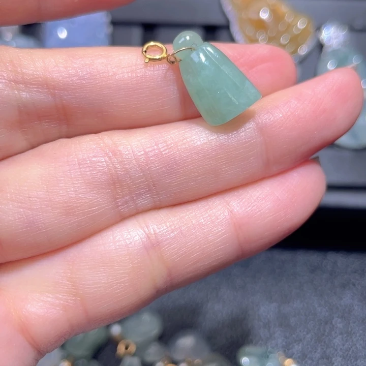 颈饰18K金镶嵌翡翠翡翠