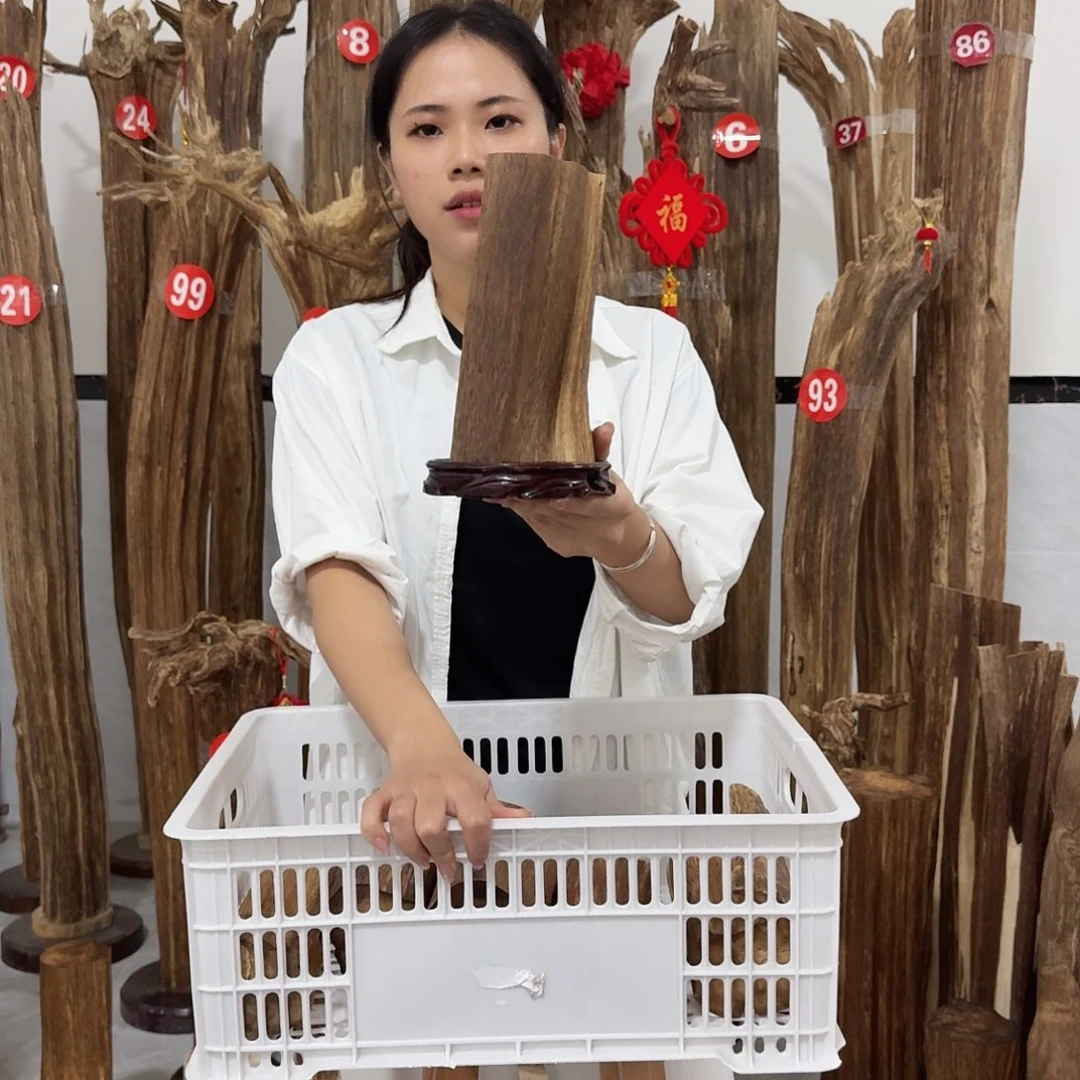 沉香碎屑沉香原材料