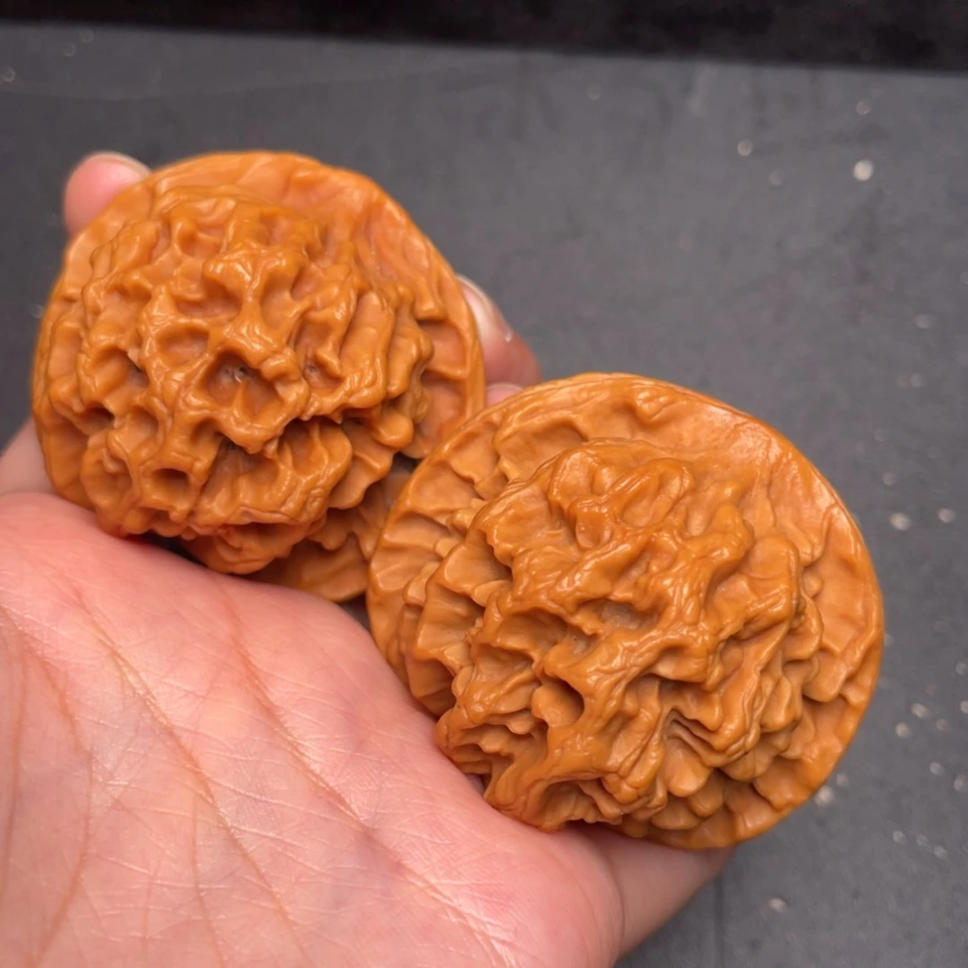 文玩核桃把件秦岭野生文玩核桃