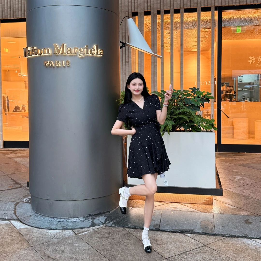 法式赫本风黑色波点V领连衣裙夏季收腰显瘦巨好看WP10011