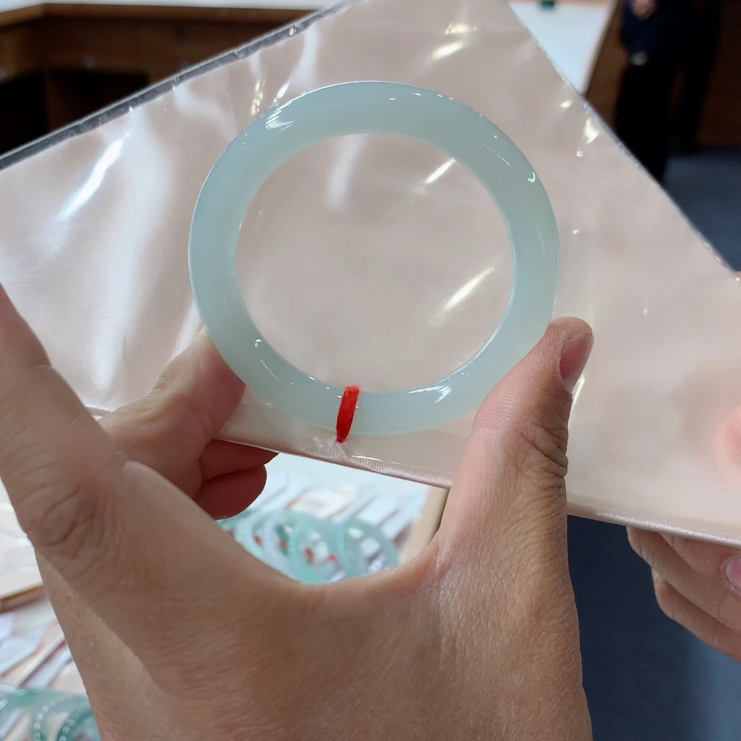 翡翠手镯未镶嵌想*买断