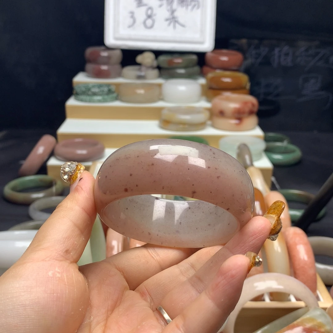 石英质玉手镯未镶嵌小*?