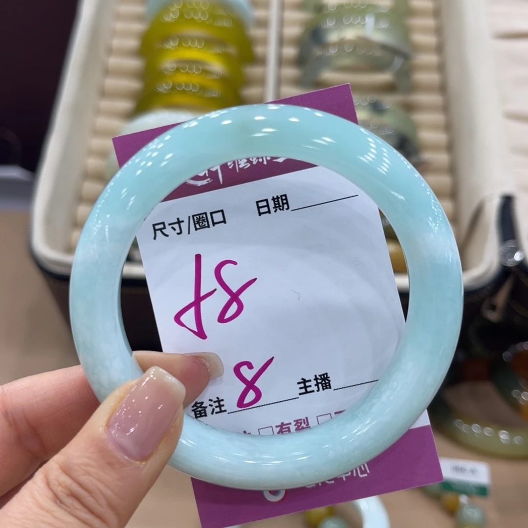 猪***圆蛇纹石玉未镶嵌手镯