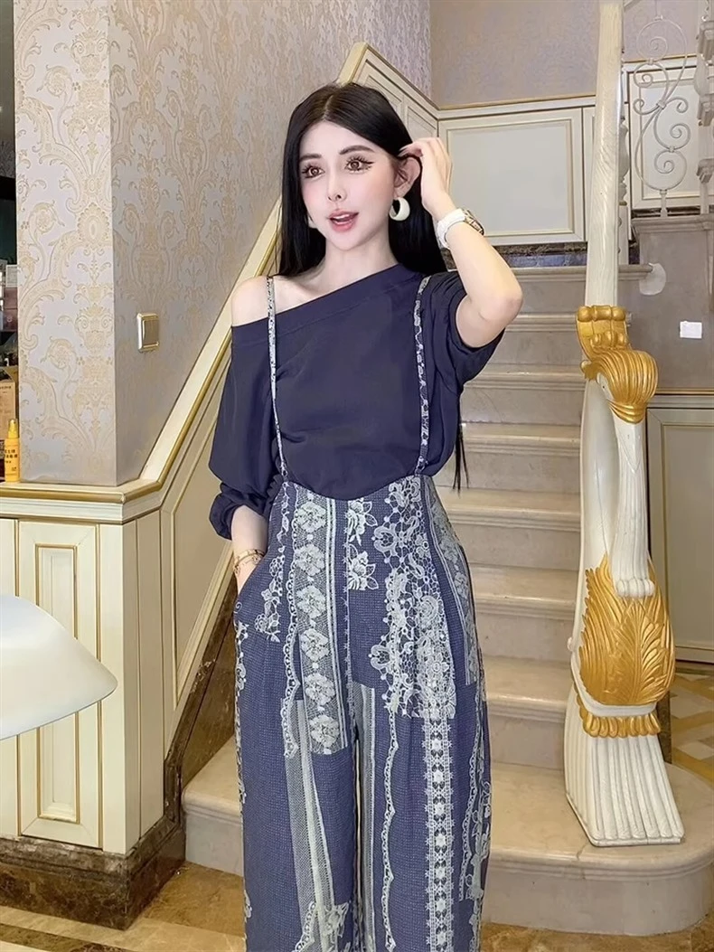 时尚洋气减龄显瘦遮肉高级感上衣藏蓝色印花背带裤两件套装女夏季