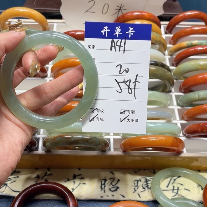 蛇纹石玉手镯未镶嵌刘*丸