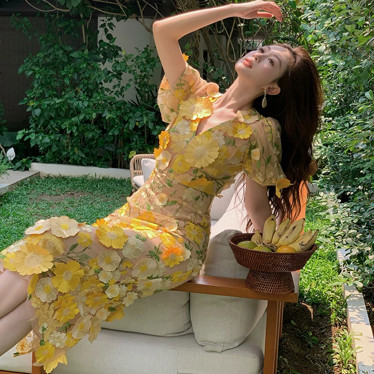 小丽 橙黄繁花 海边沙滩度假立体花朵黄色短袖包臀V领连衣裙
