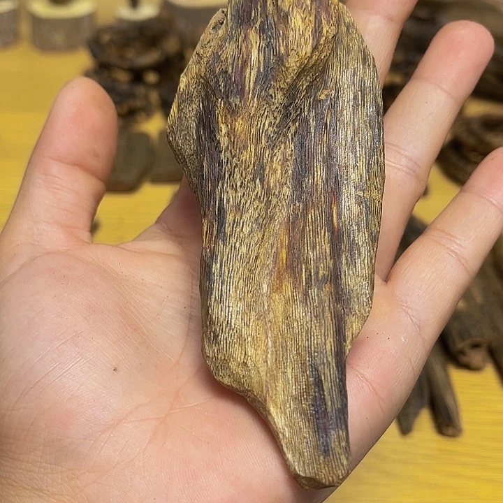 沉香沉香碎屑乌身圆叶33克