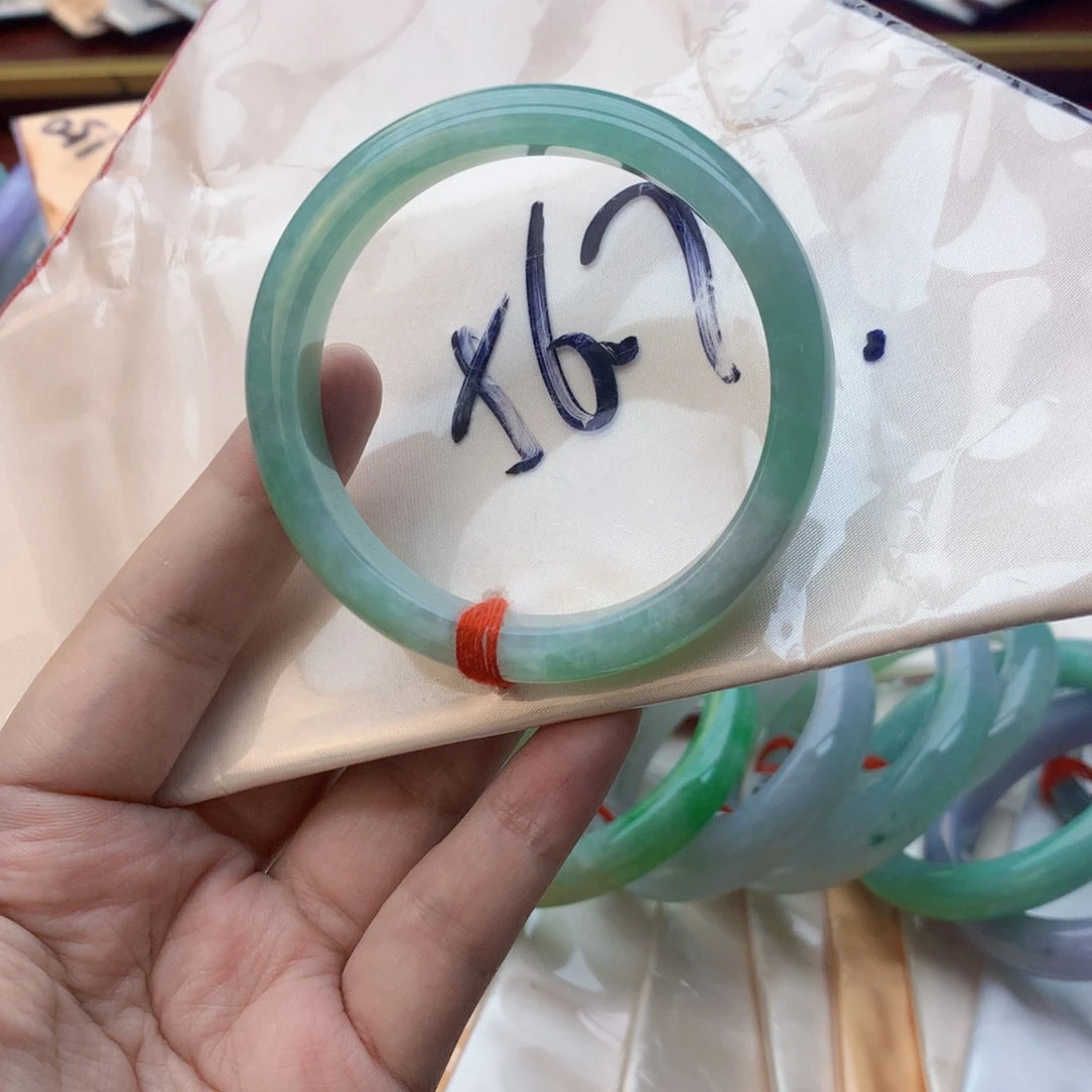 翡翠手镯未镶嵌翡翠手镯