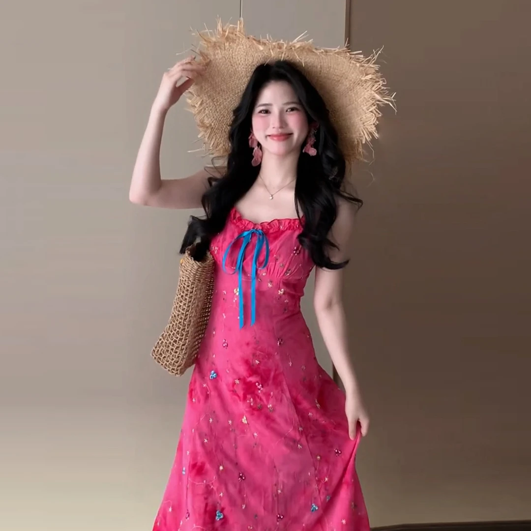 法式海边度假沙滩裙碎花吊带连衣裙子女夏季2025新款气质收腰长裙
