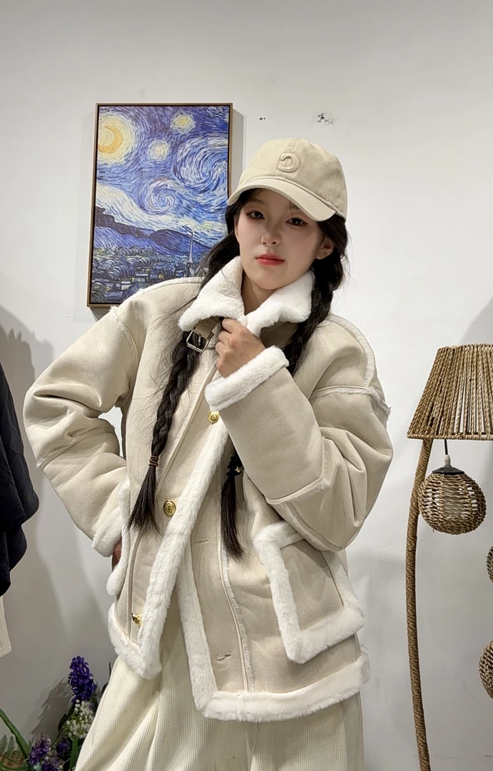 284区523米白色女款冬季短外套机车服