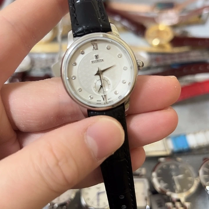 窦***转钢钢石英机芯1111