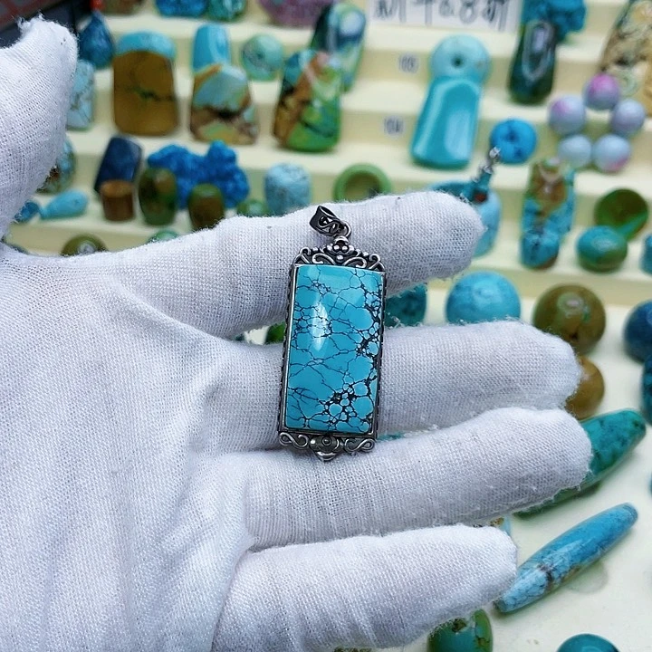 绿松石颈饰未镶嵌