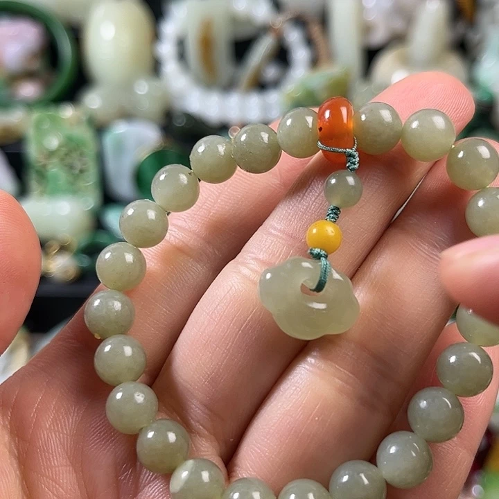 翡翠未镶嵌颈饰翡翠未镶嵌颈饰