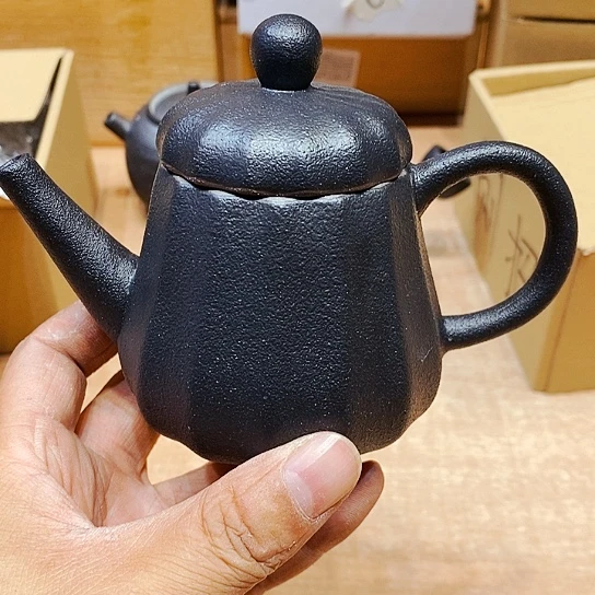 万千严选瓷器杂项如图所示疯**士