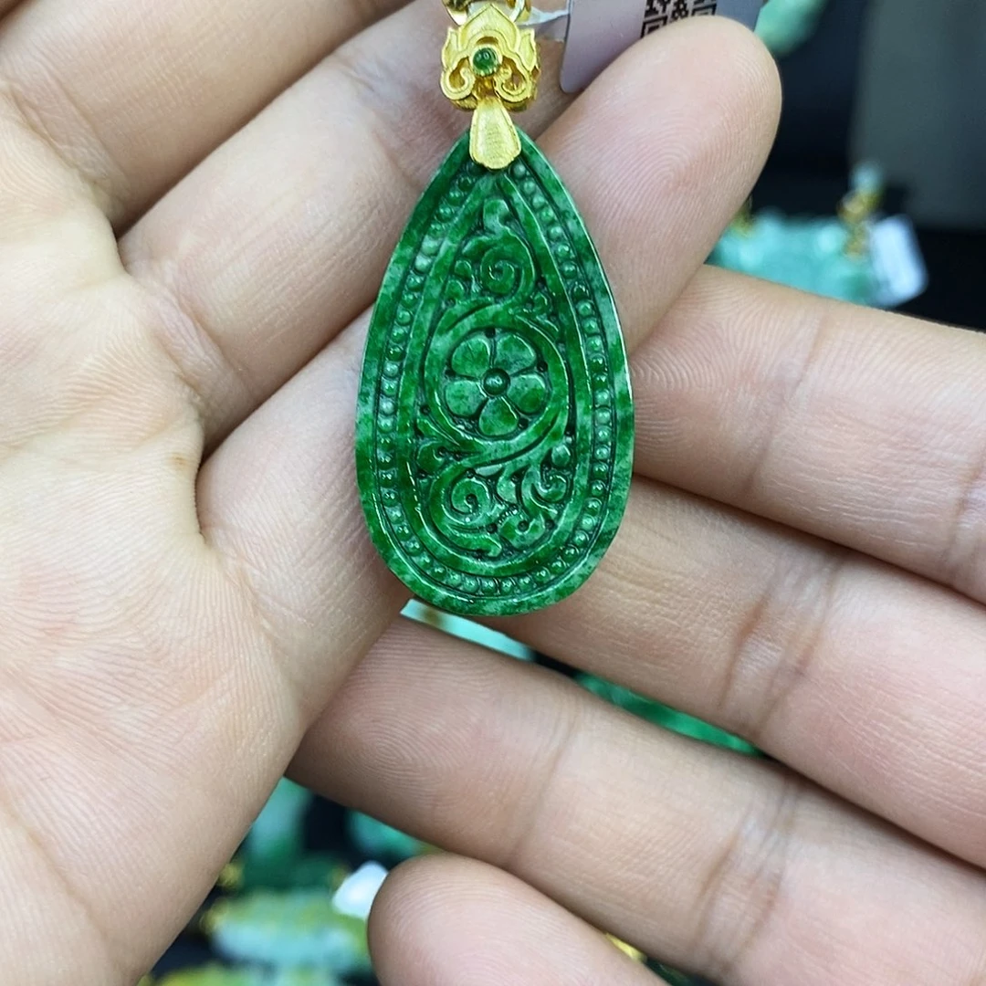 颈饰未镶嵌翡翠吊坠